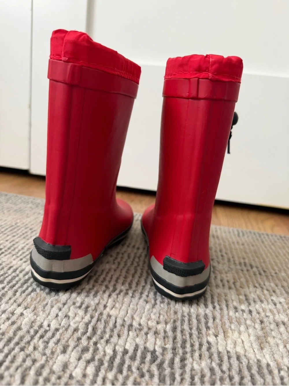 Moschino bold red